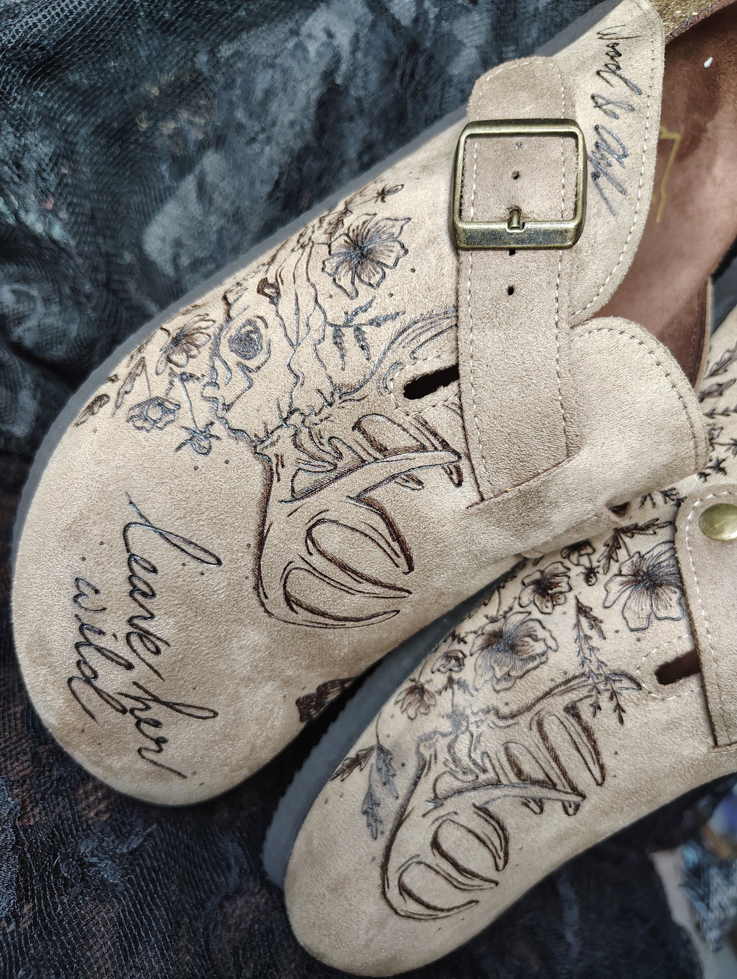 'Leave her wild' - Size 9